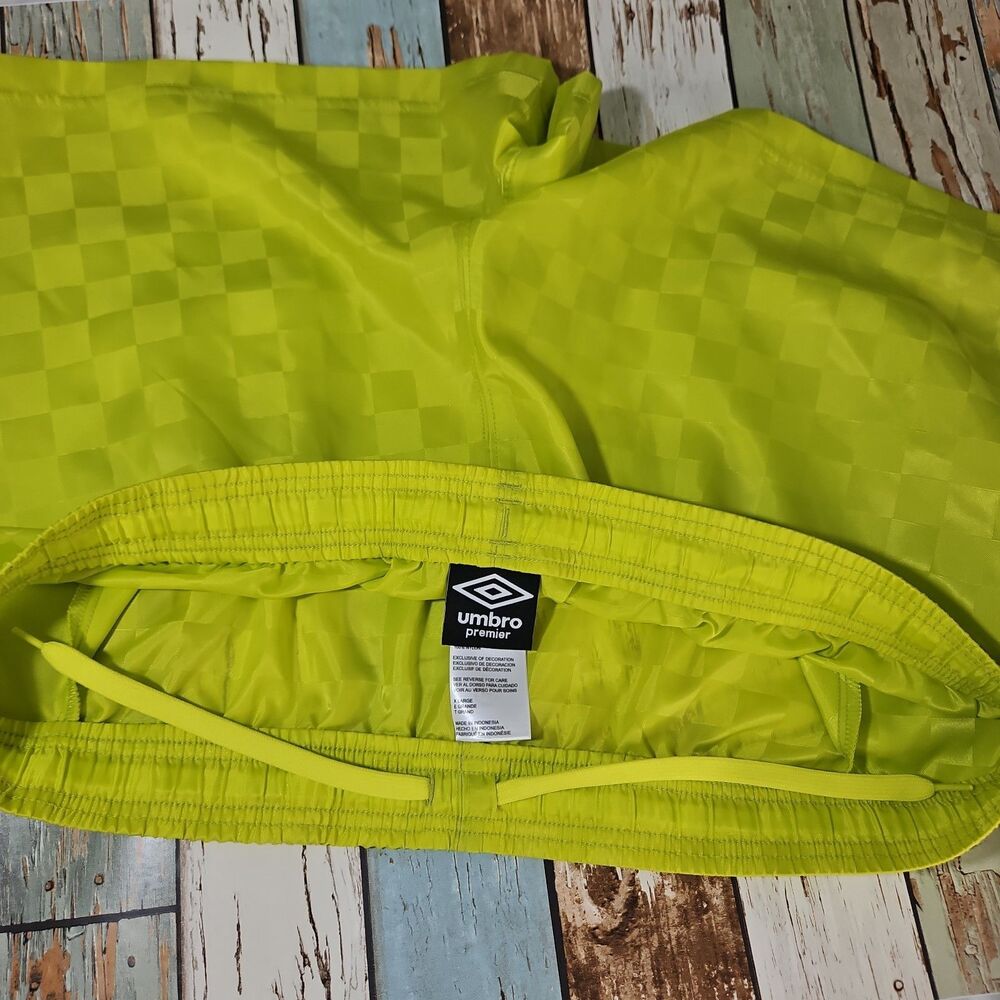 Size XL Umbro Premier Women’s Shorts 90s Checkered Nylon Soccer Retro Neon 80s - Picture 10 of 10